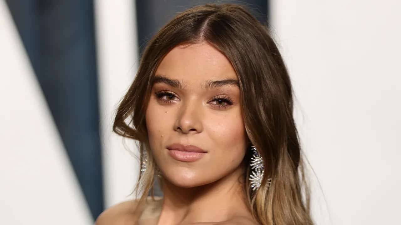 Hailee-steinfeld-watch-collection