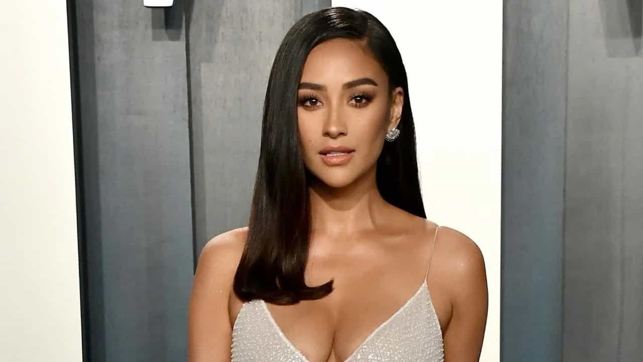 Shay-mitchell-watch-collection-is-glamorous